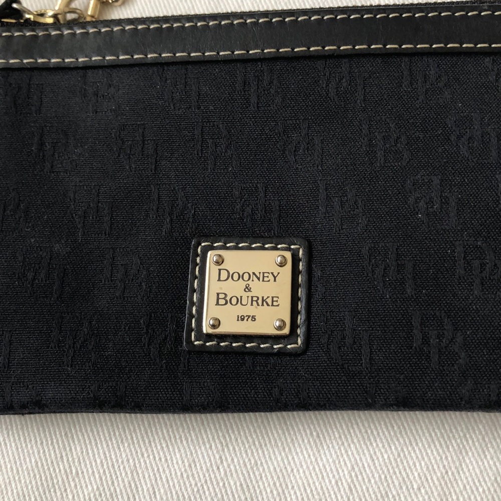Dooney bourke - Picture 2 of 3